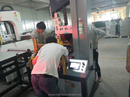 উচ্চ নির্ভুলতা জুতার বাক্স তৈরির মেশিন 0.6Mpa বায়ু সরবরাহ বায়ুসংক্রান্ত
