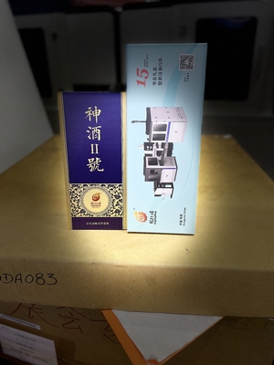 পিচবোর্ড প্যাকেজিং চকোলেট মিষ্টি খাবার বাক্সের জন্য স্বয়ংক্রিয় অনমনীয় বক্স তৈরির মেশিন তৈরি করা