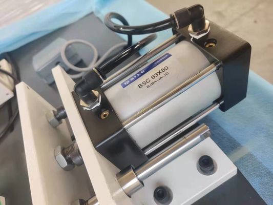 0.5kw / 220v স্বয়ংক্রিয় বক্স প্রেসিং মেশিন কঠোর গহনা স্মার্ট ফোন